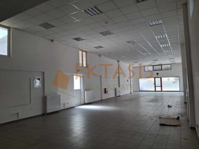 (Προς Ενοικίαση) Επαγγελματικός Χώρος Κατάστημα || Ν. Αρκαδίας/Τρίπολη - 230 τ.μ, 900€ 