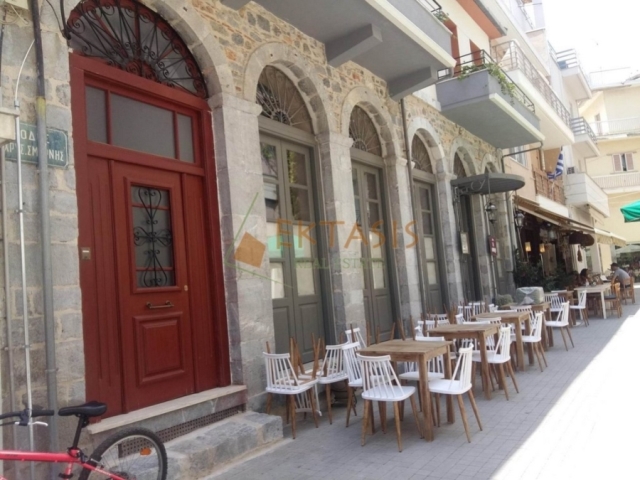 (Προς Ενοικίαση) Επαγγελματικός Χώρος Κατάστημα || Ν. Αρκαδίας/Τρίπολη - 200 τ.μ, 800€ 